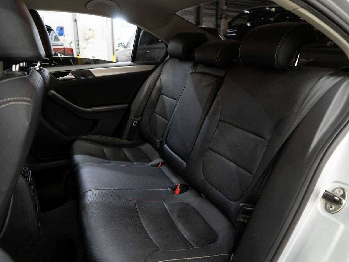 Купить Volkswagen Jetta с пробегом. Фото: #6