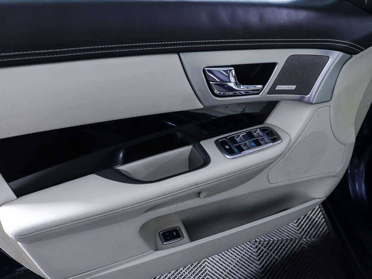 Купить Jaguar XF с пробегом. Фото: #15