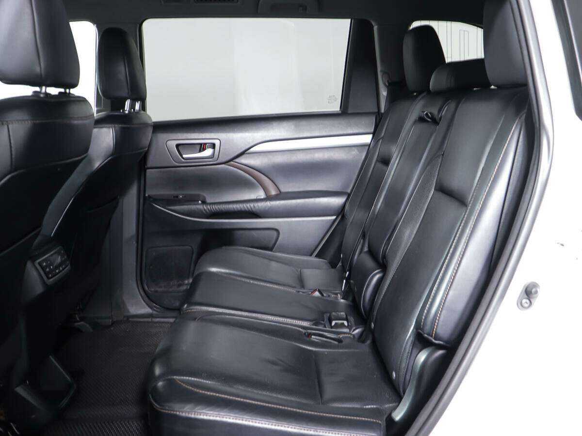 Купить Toyota Highlander с пробегом. Фото: #9