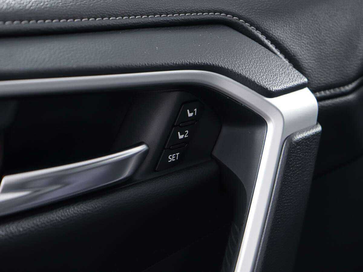 Купить Toyota RAV4 с пробегом. Фото: #14