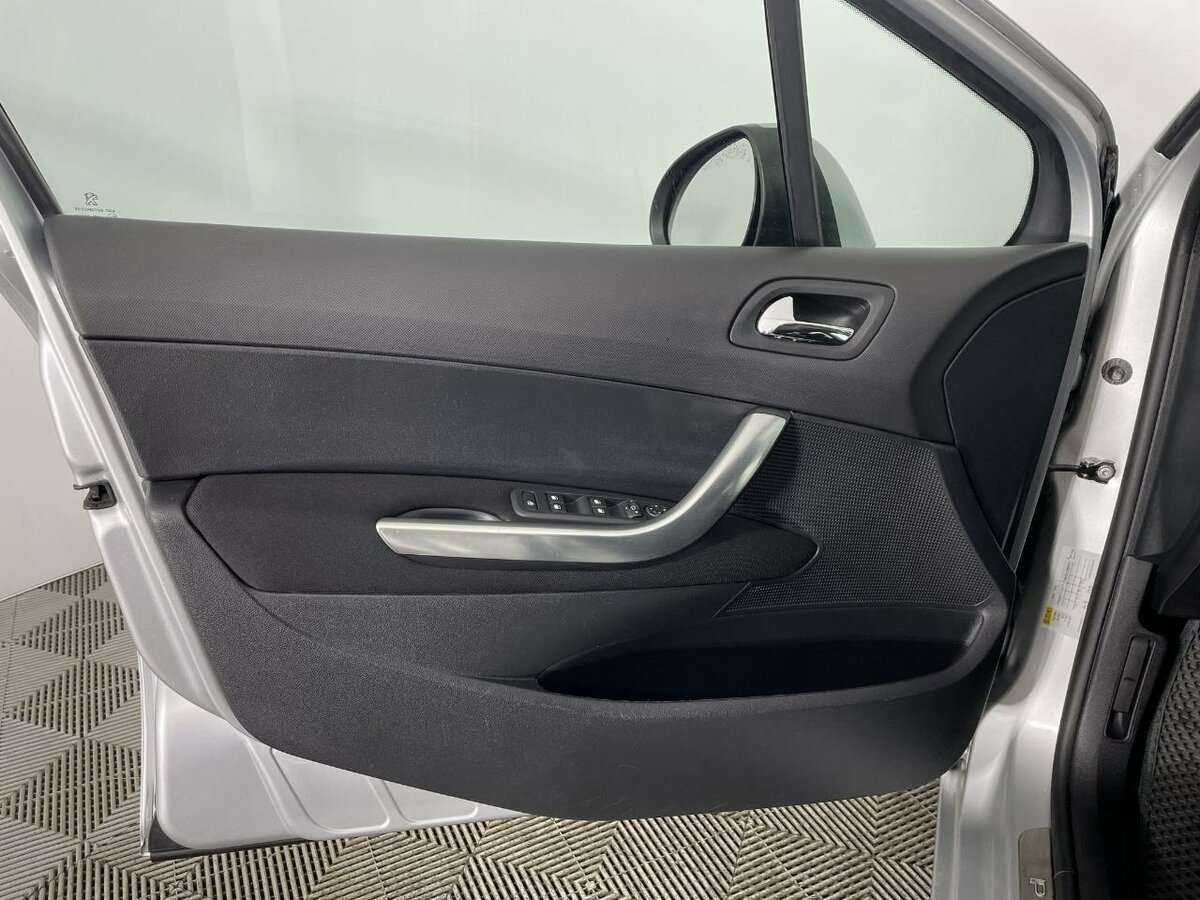 Купить Peugeot 408 с пробегом. Фото: #7