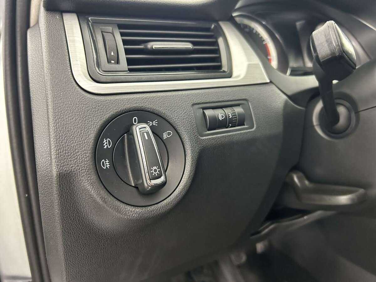 Купить Skoda Rapid с пробегом. Фото: #8