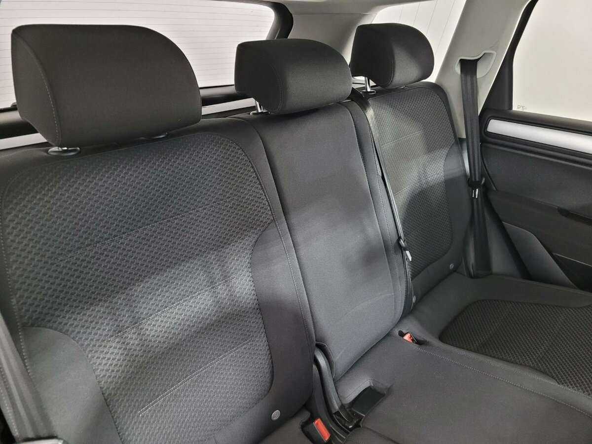 Купить Volkswagen Touareg с пробегом. Фото: #14