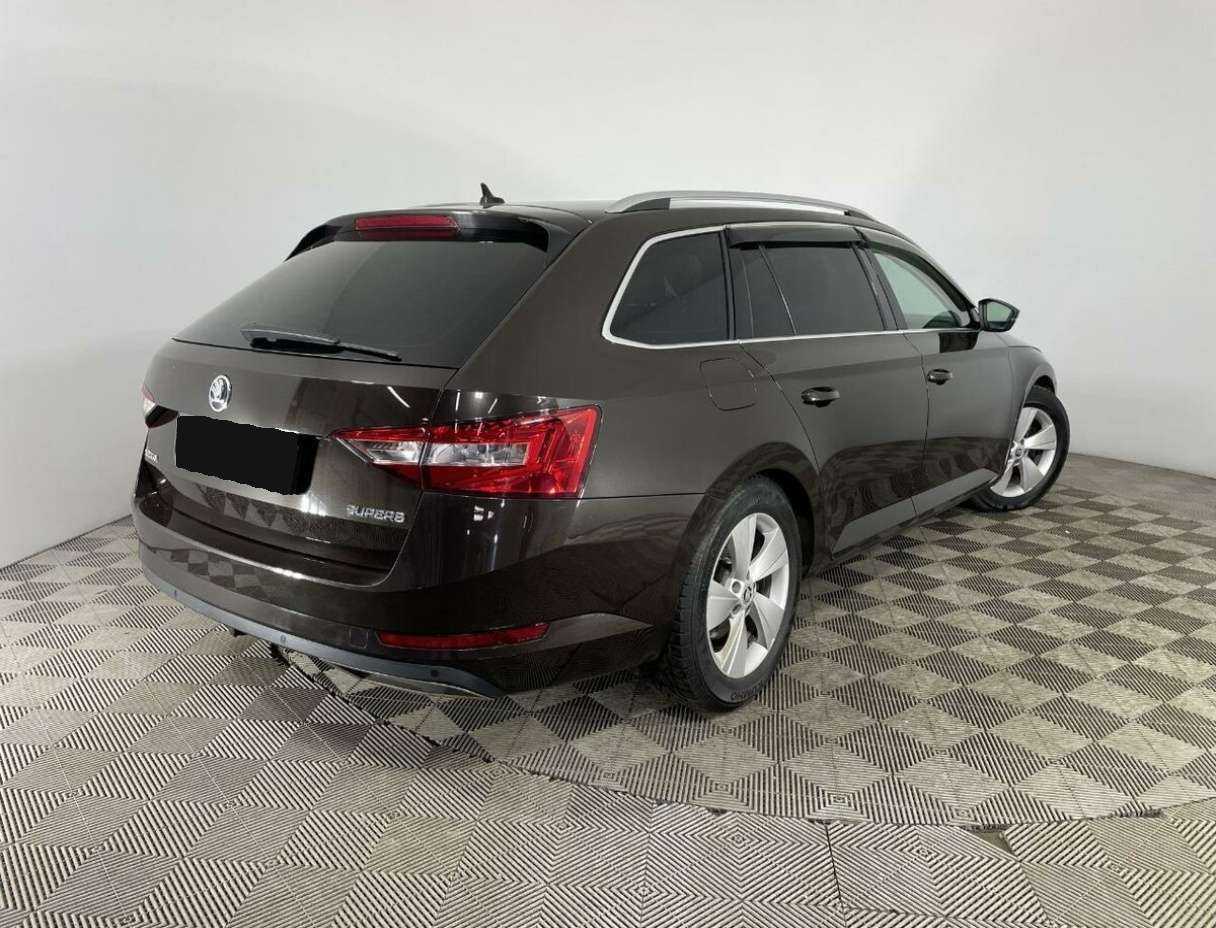 Купить Skoda Superb с пробегом. Фото: #4