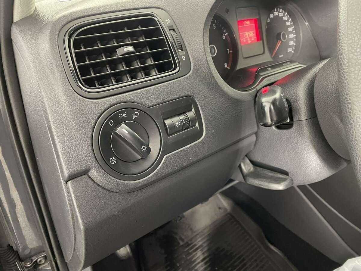 Купить Volkswagen Polo с пробегом. Фото: #8