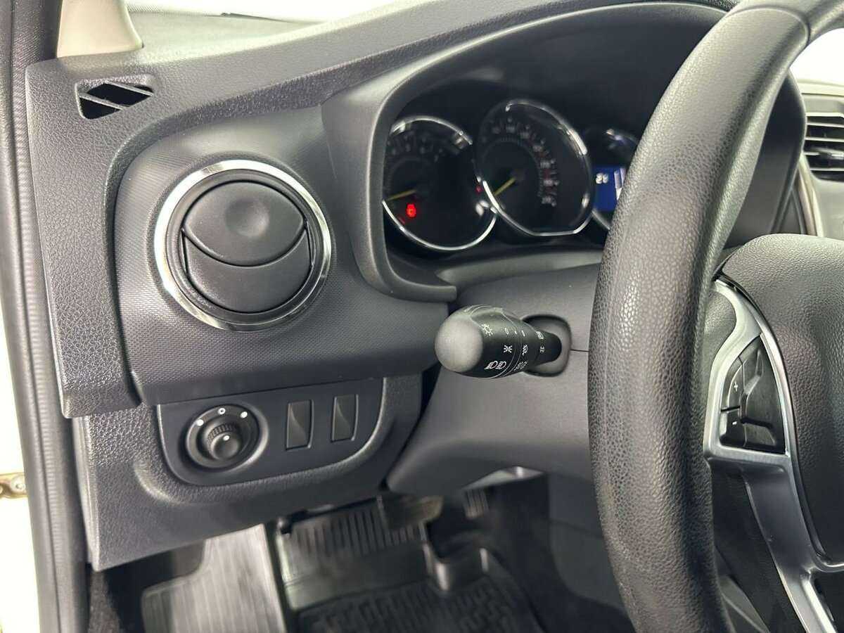 Купить Renault Sandero с пробегом. Фото: #8