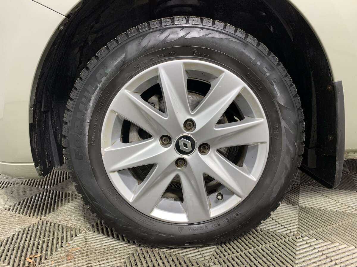 Купить Renault Sandero с пробегом. Фото: #14