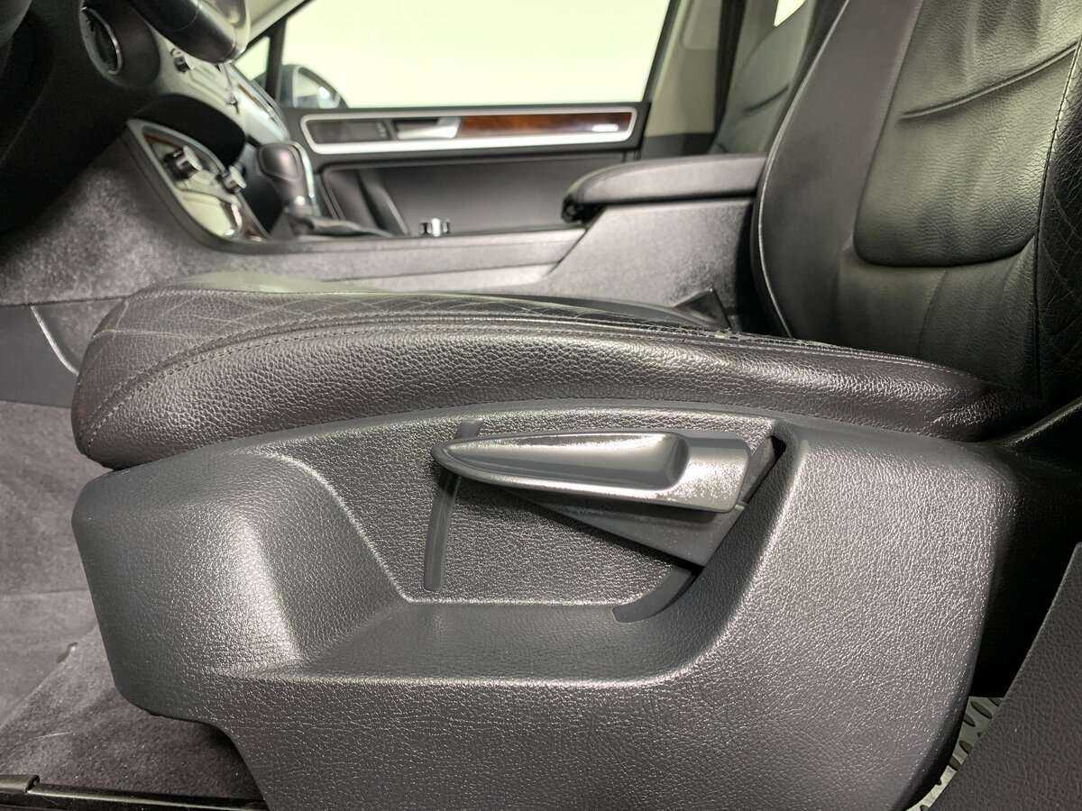 Купить Volkswagen Touareg с пробегом. Фото: #14