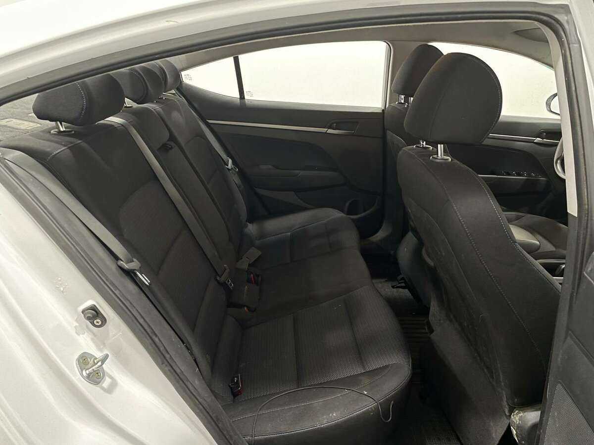 Купить Hyundai Elantra с пробегом. Фото: #4