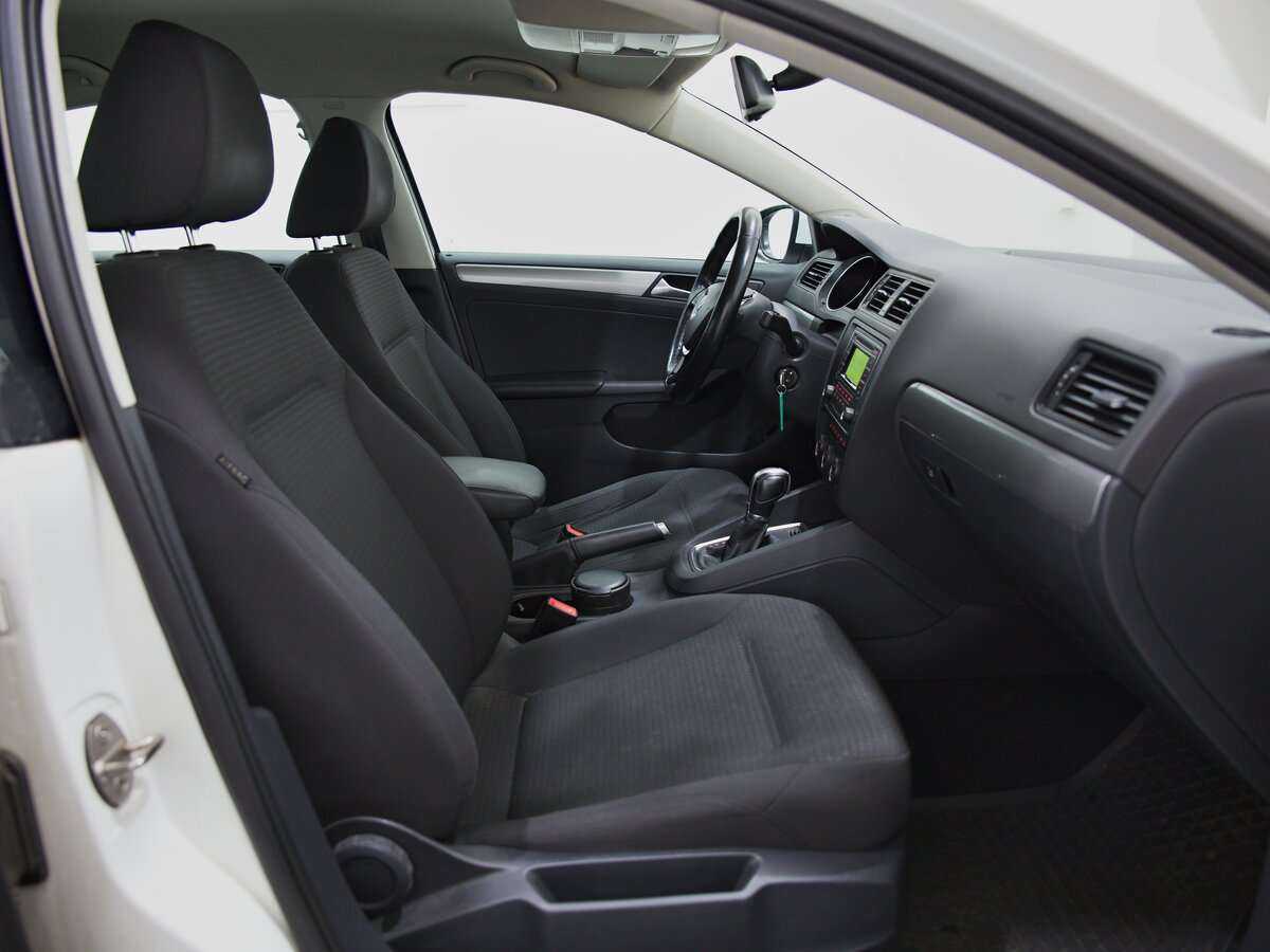 Купить Volkswagen Jetta с пробегом. Фото: #4