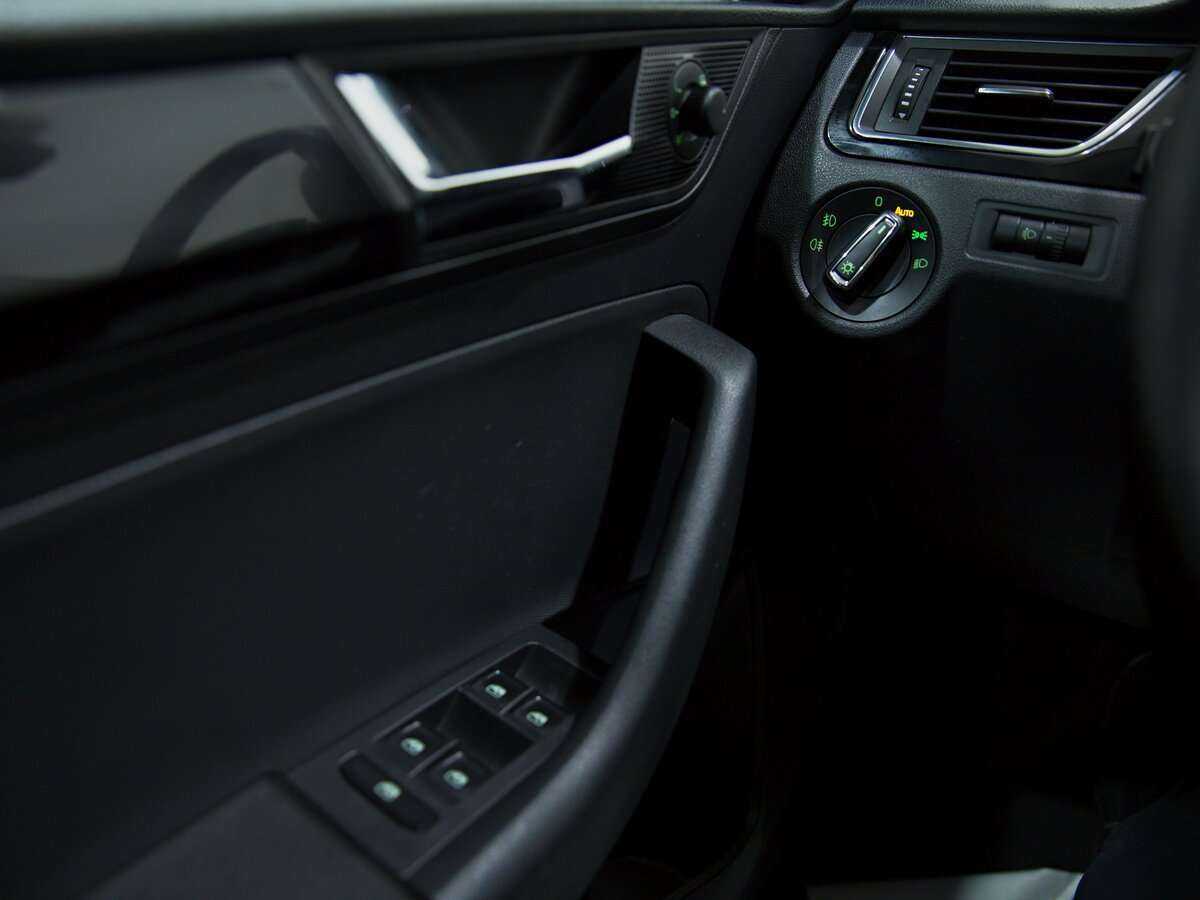 Купить Skoda Rapid с пробегом. Фото: #6