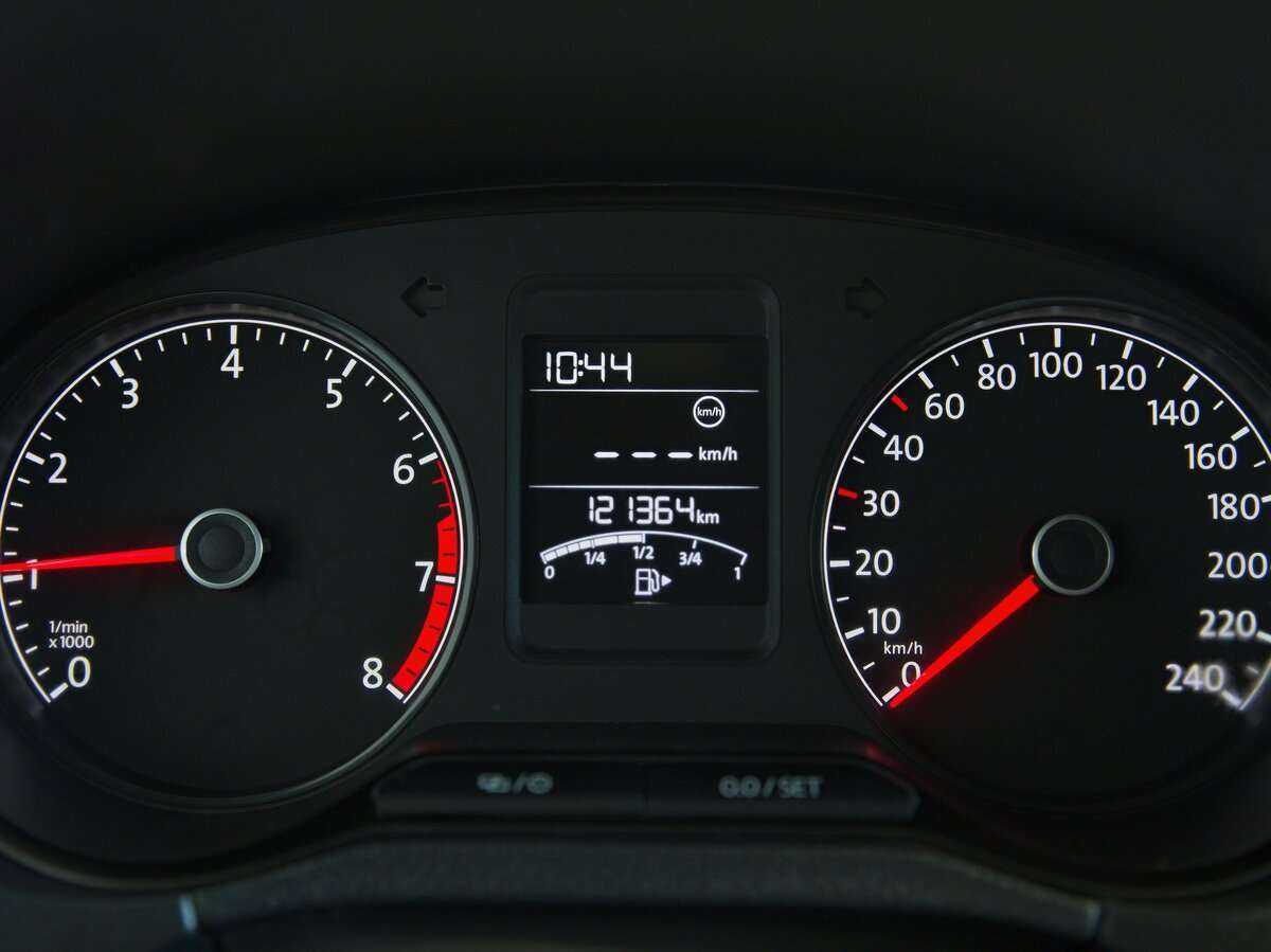 Купить Volkswagen Polo с пробегом. Фото: #2