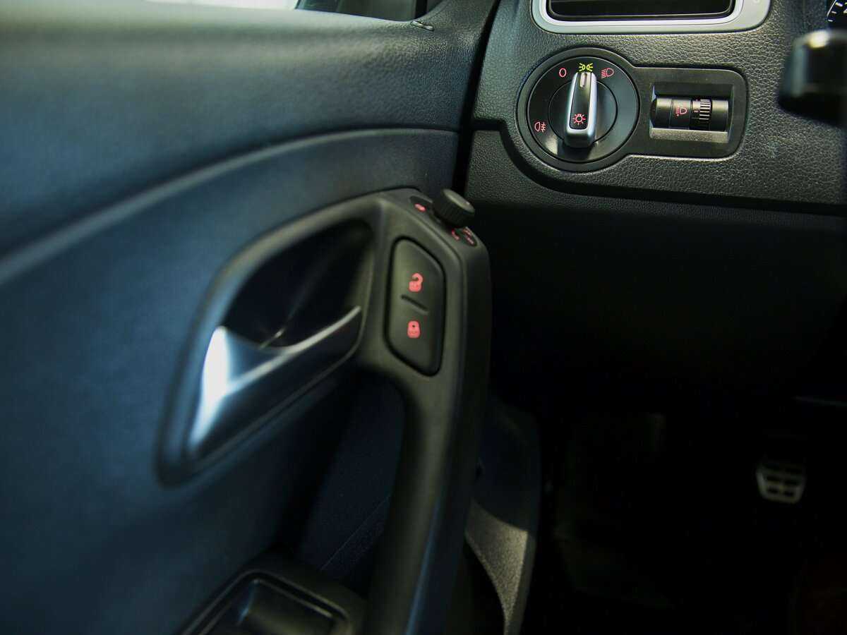 Купить Volkswagen Polo с пробегом. Фото: #8