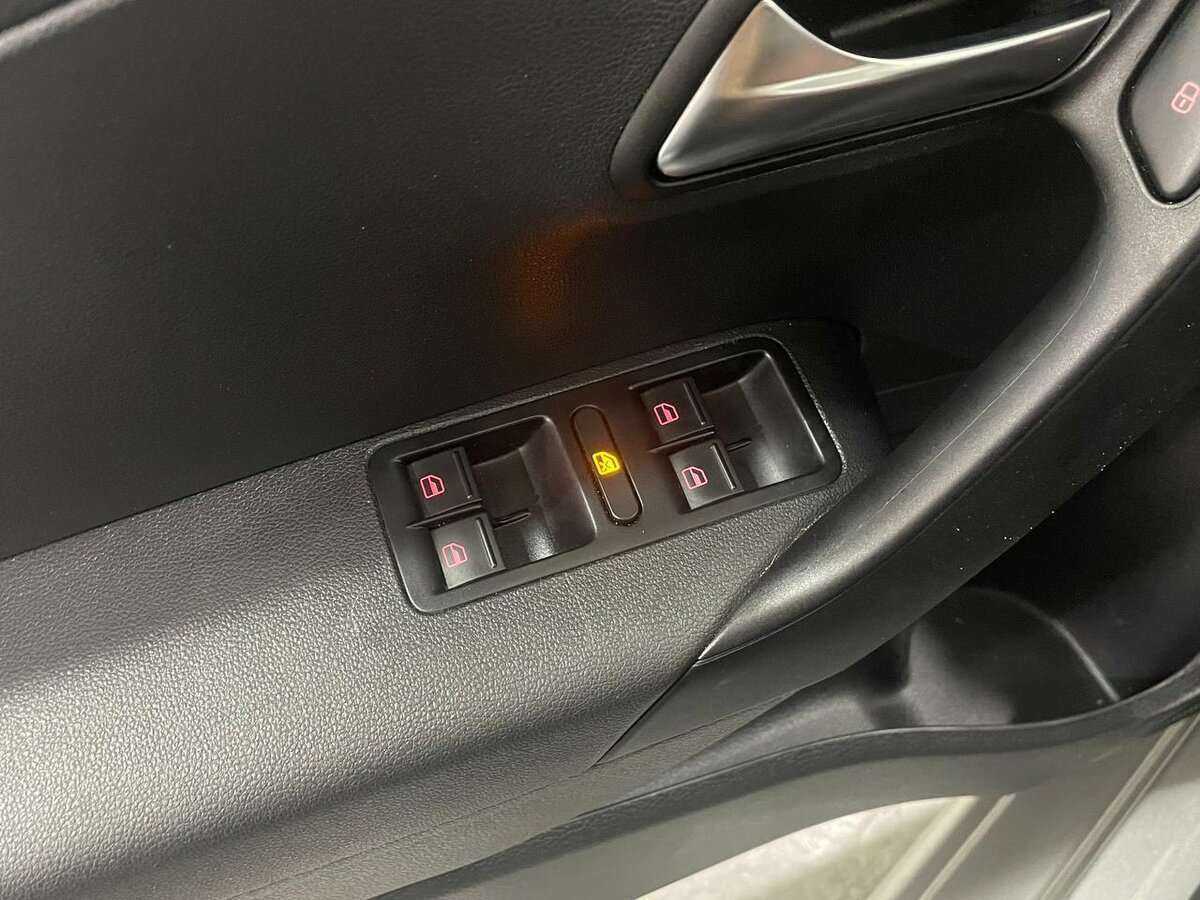 Купить Volkswagen Polo с пробегом. Фото: #8