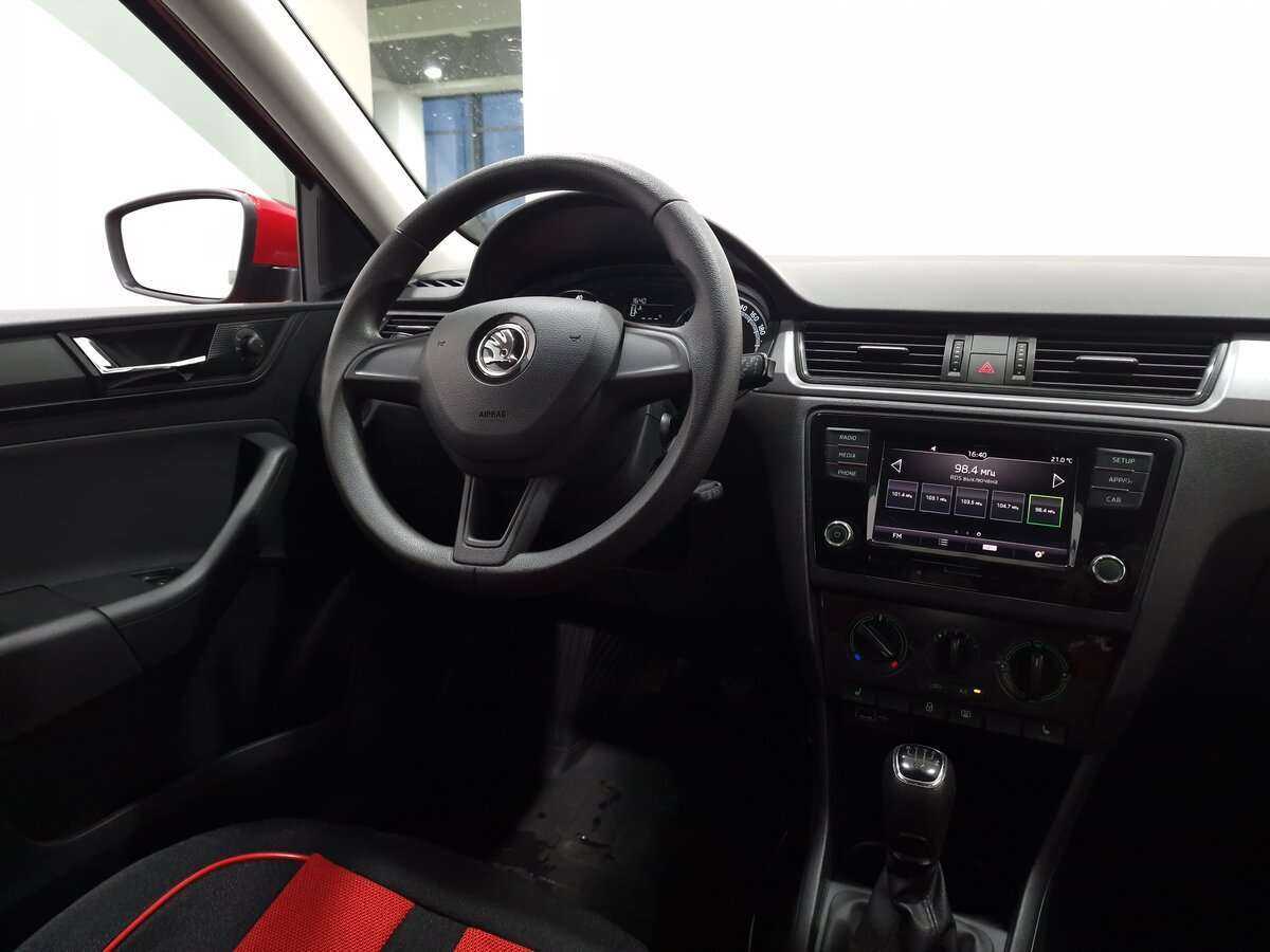 Купить Skoda Rapid с пробегом. Фото: #6