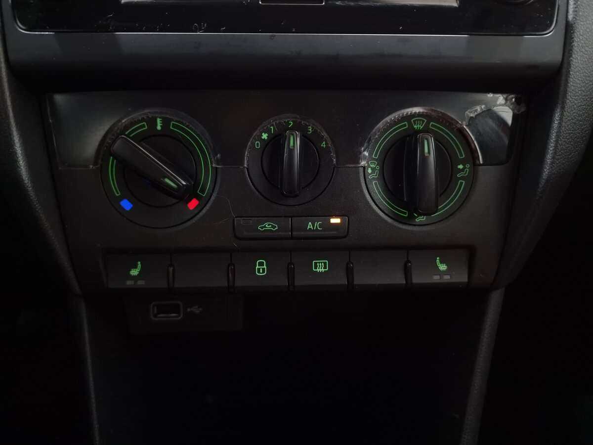 Купить Skoda Rapid с пробегом. Фото: #9