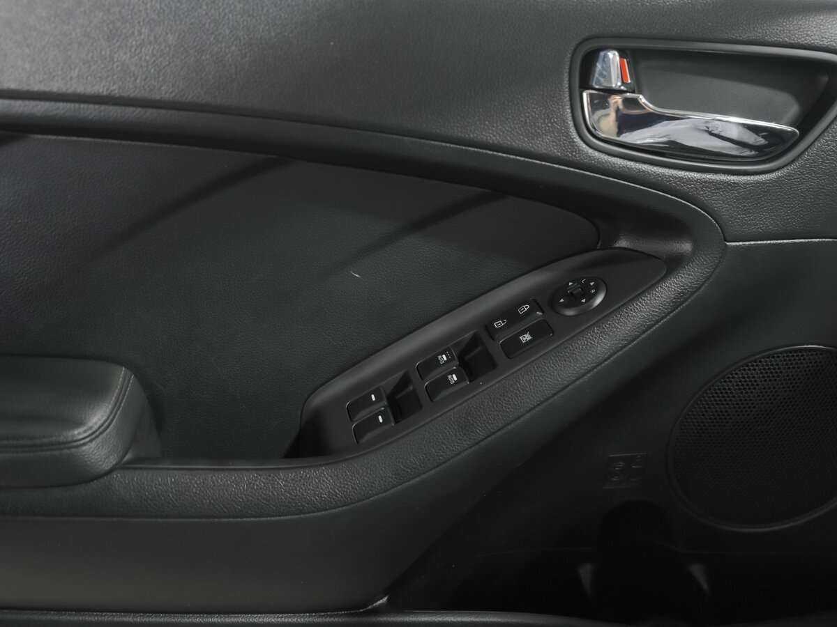 Купить Kia Cerato с пробегом. Фото: #8