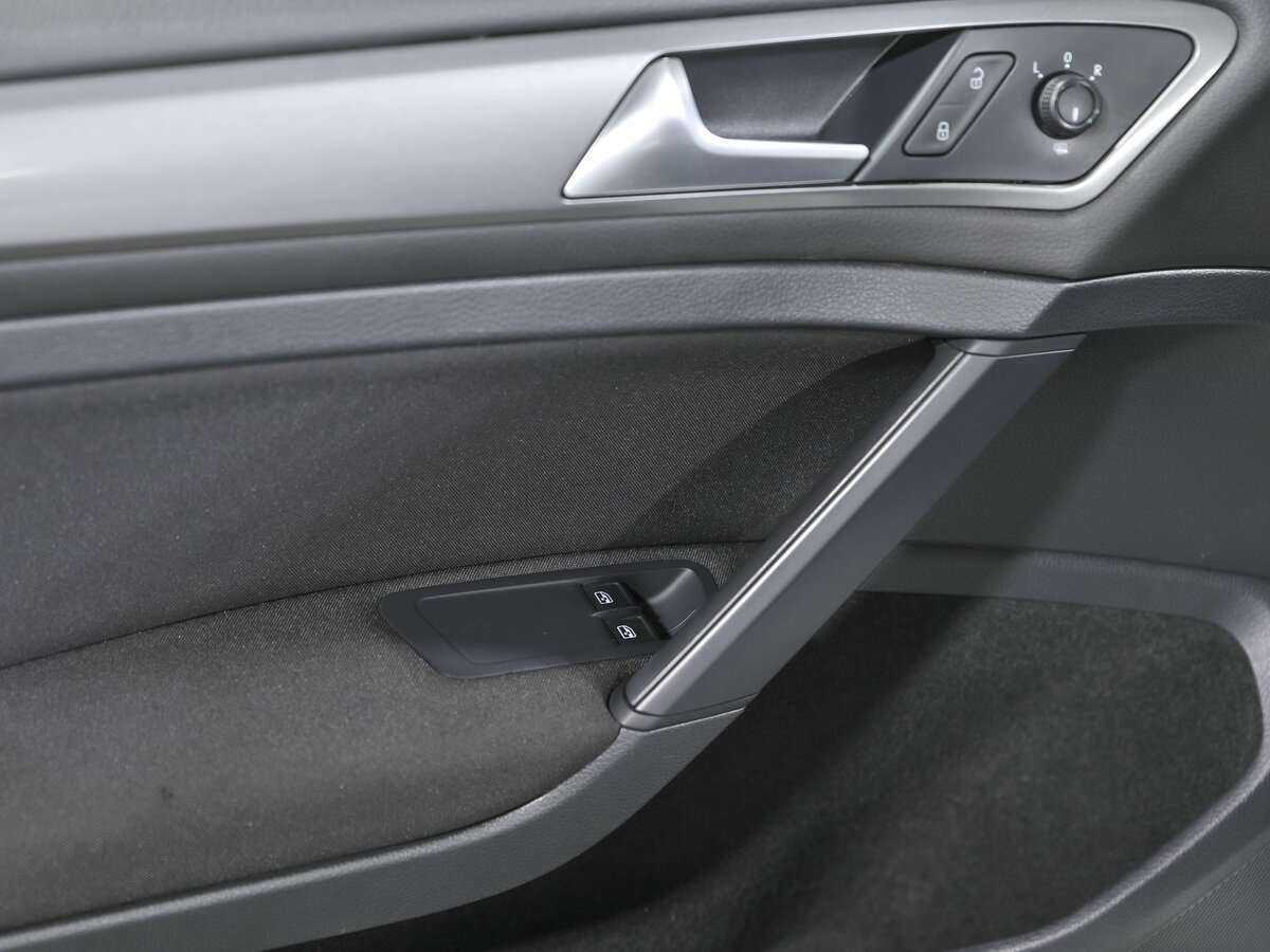Купить Volkswagen Golf с пробегом. Фото: #11