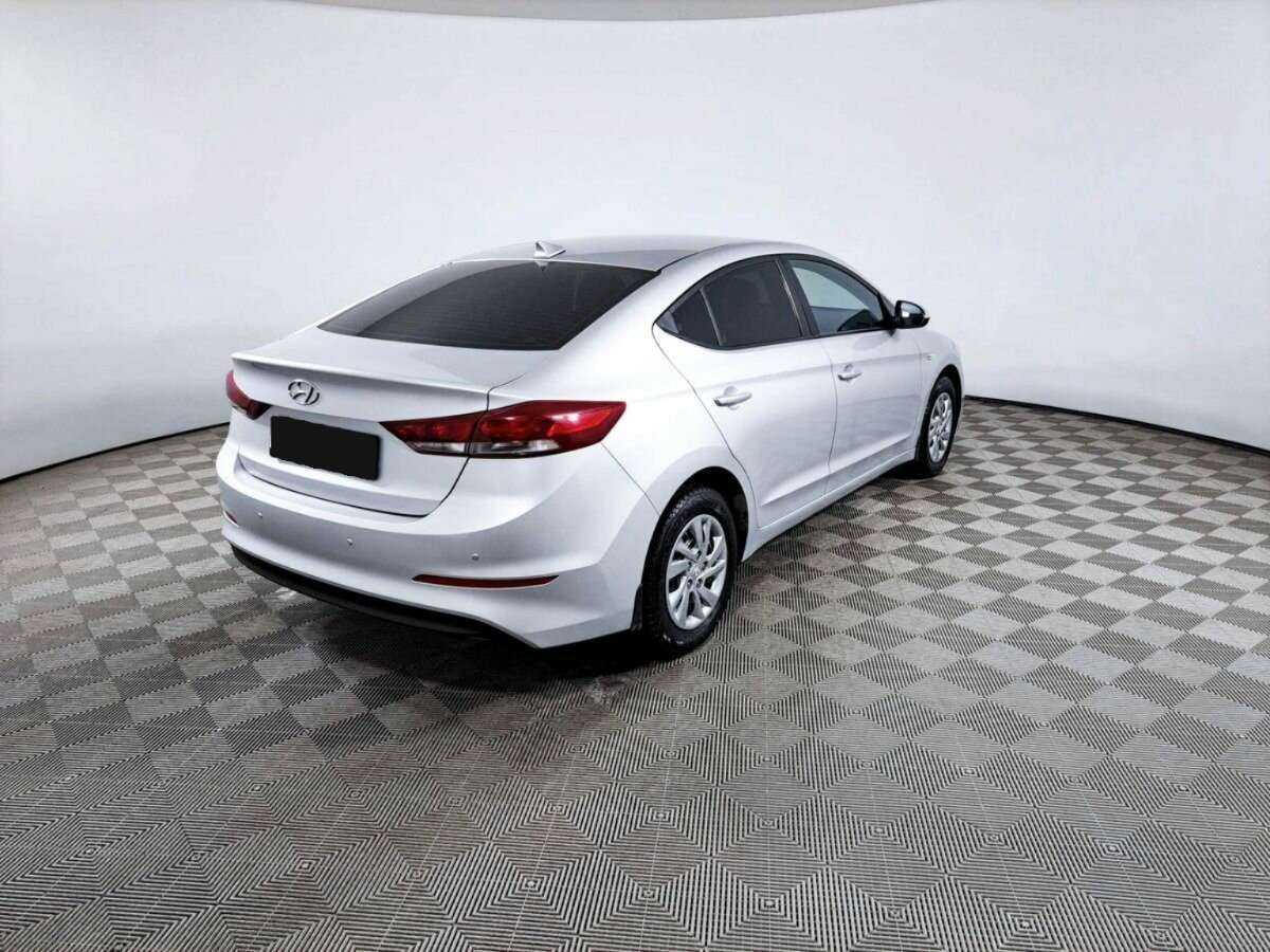 Купить Hyundai Elantra с пробегом. Фото: #4