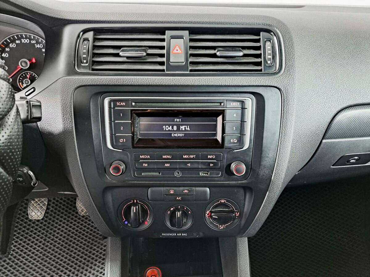 Купить Volkswagen Jetta с пробегом. Фото: #14