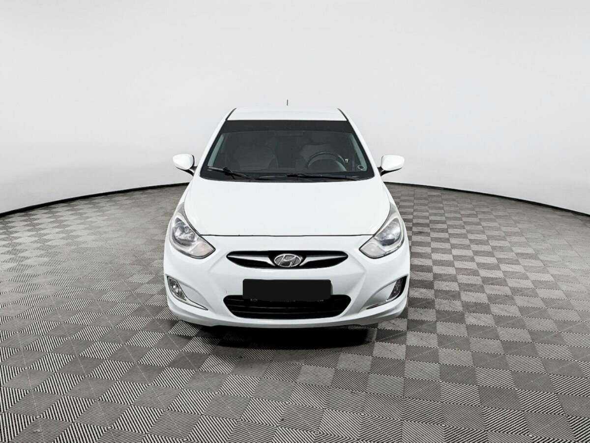 Купить Hyundai Solaris с пробегом. Фото: #1