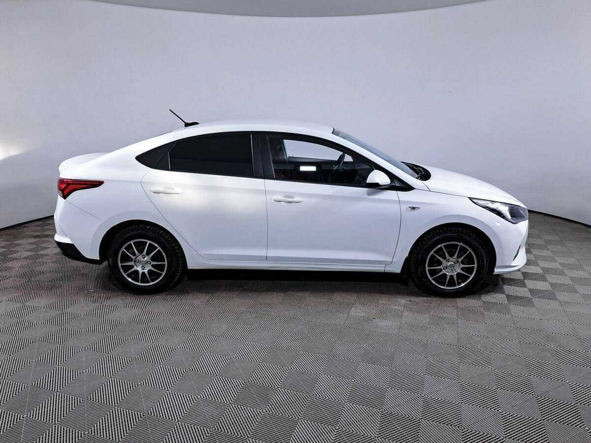 Купить Hyundai Solaris с пробегом. Фото: #2