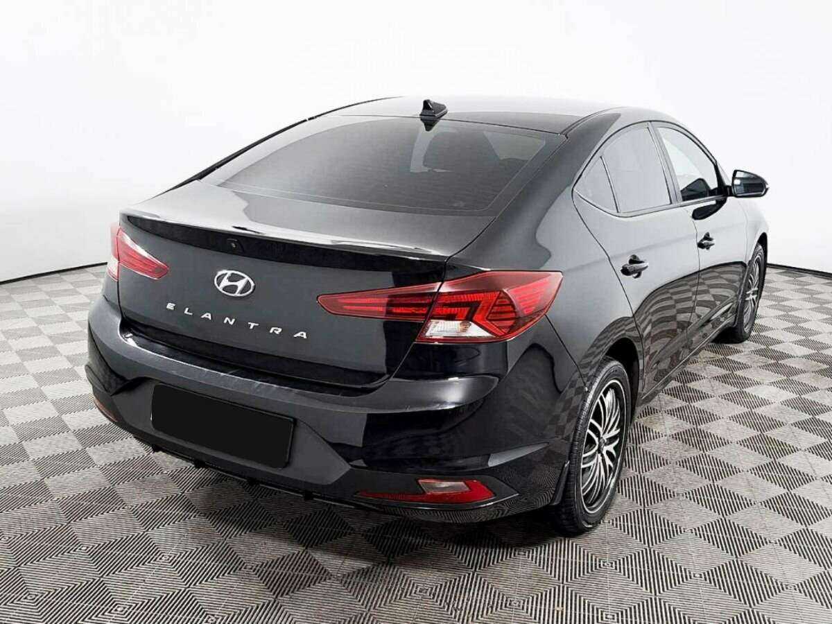 Купить Hyundai Elantra с пробегом. Фото: #3