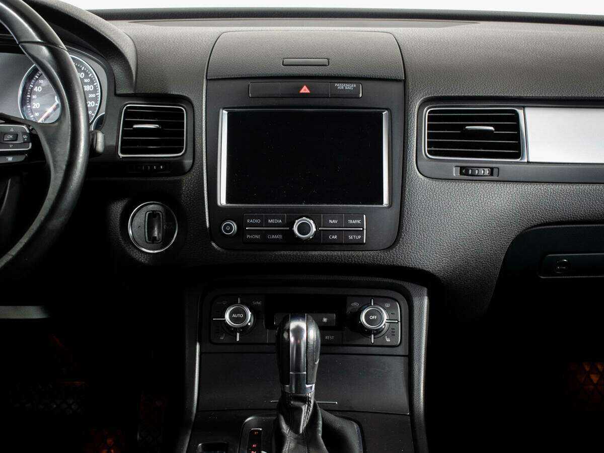 Купить Volkswagen Touareg с пробегом. Фото: #10