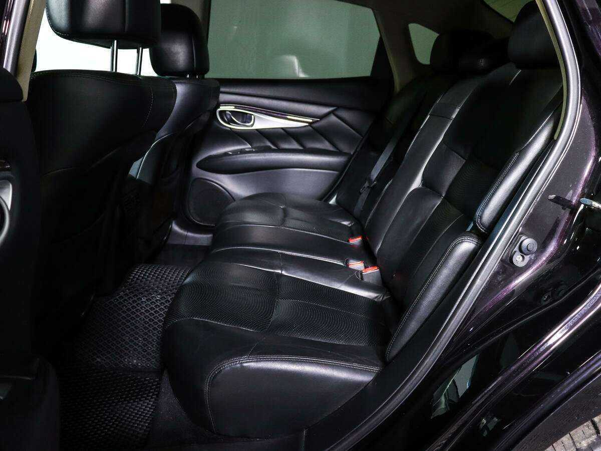 Купить Infiniti Q70 с пробегом. Фото: #4