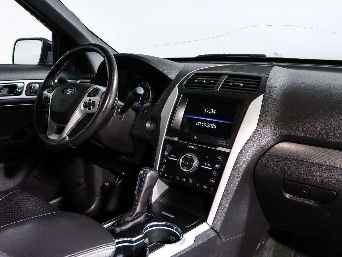 Купить Ford Explorer с пробегом. Фото: #8