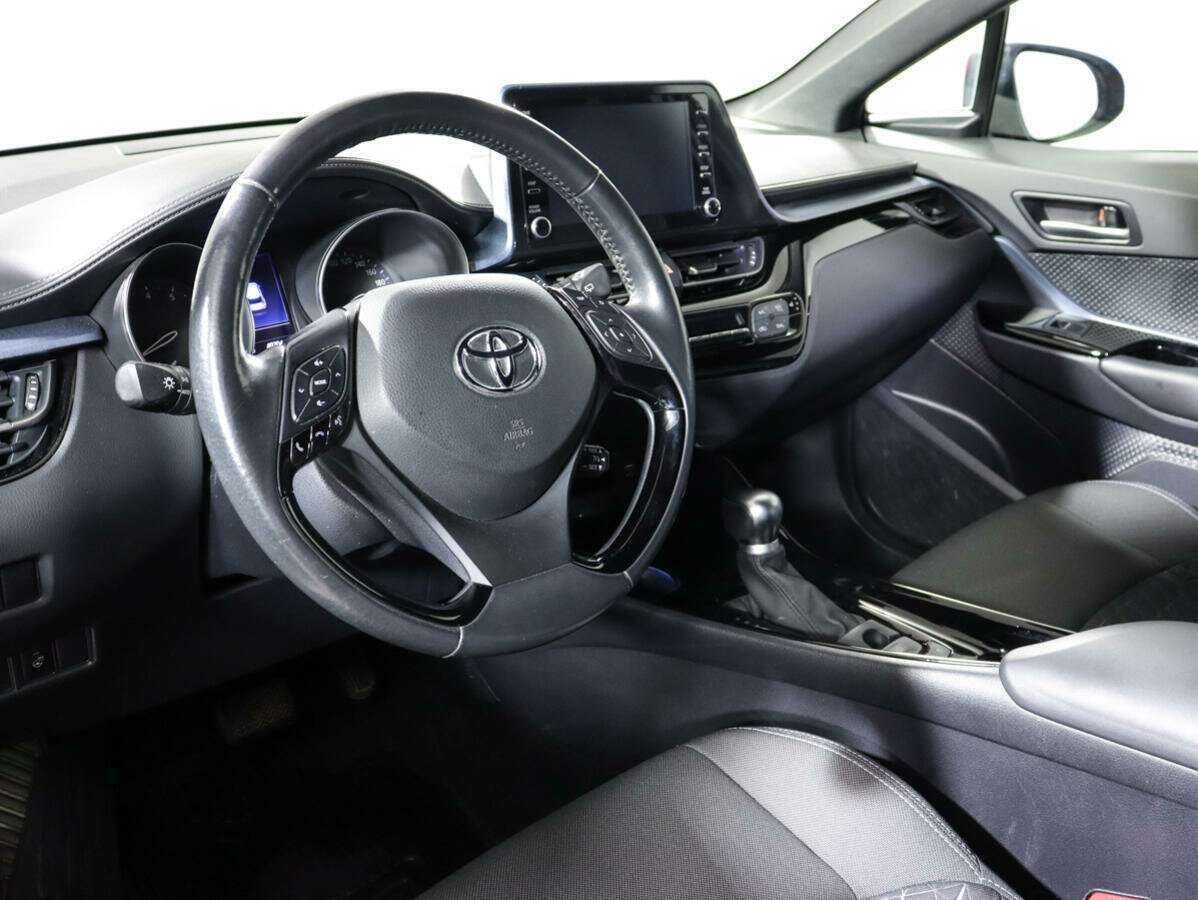 Купить Toyota C-HR с пробегом. Фото: #11