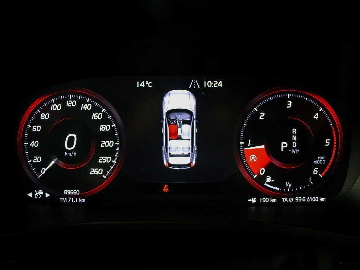 Купить Volvo XC40 с пробегом. Фото: #10