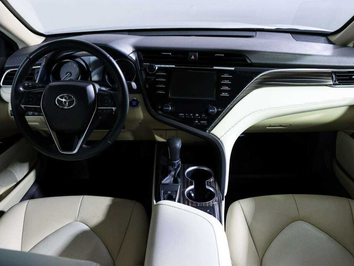 Купить Toyota Camry с пробегом. Фото: #8