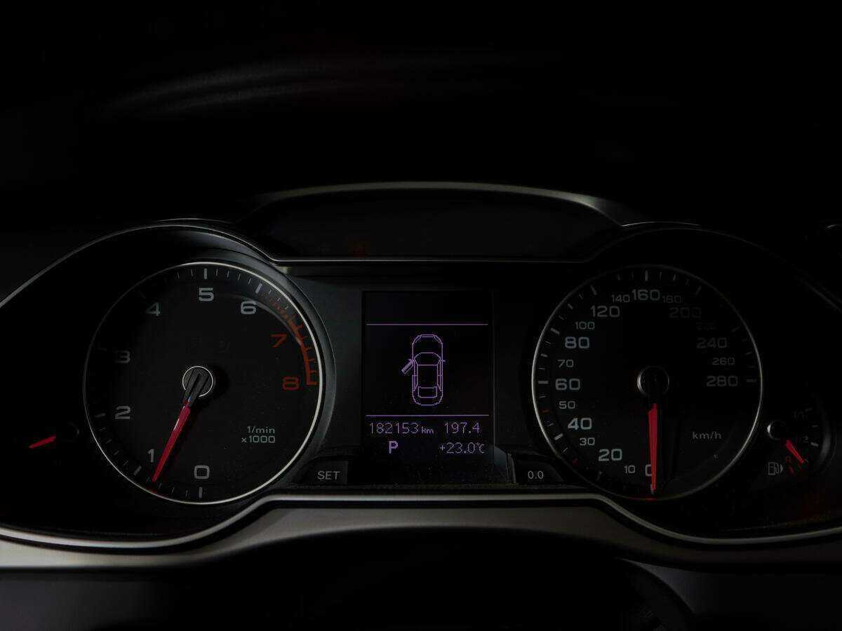 Купить Audi A4 с пробегом. Фото: #10