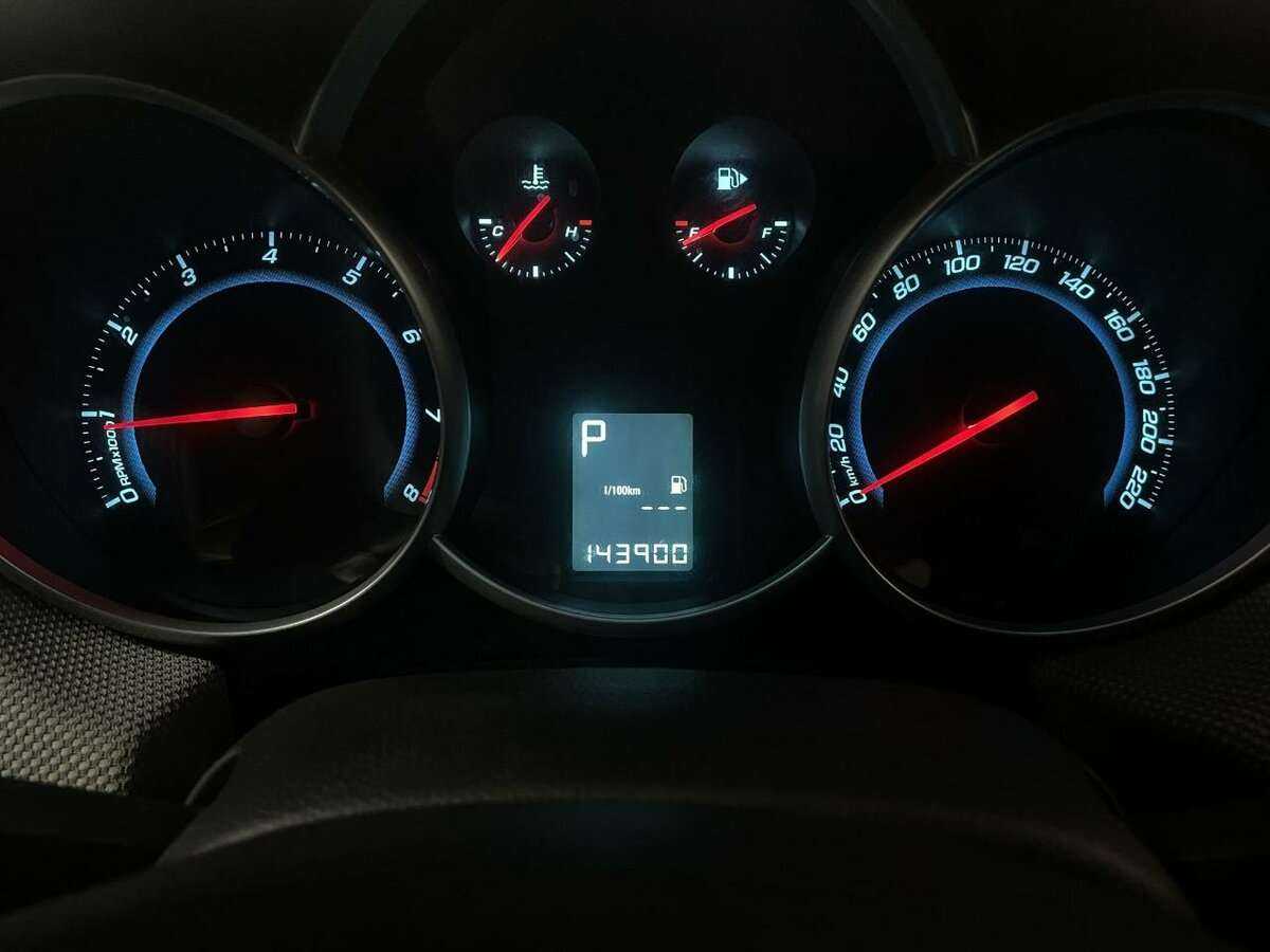 Купить Chevrolet Cruze с пробегом. Фото: #9