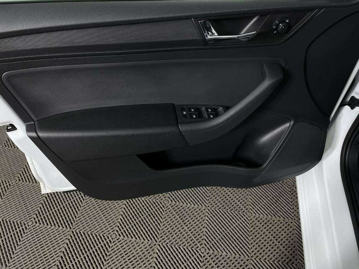 Купить Skoda Rapid с пробегом. Фото: #7