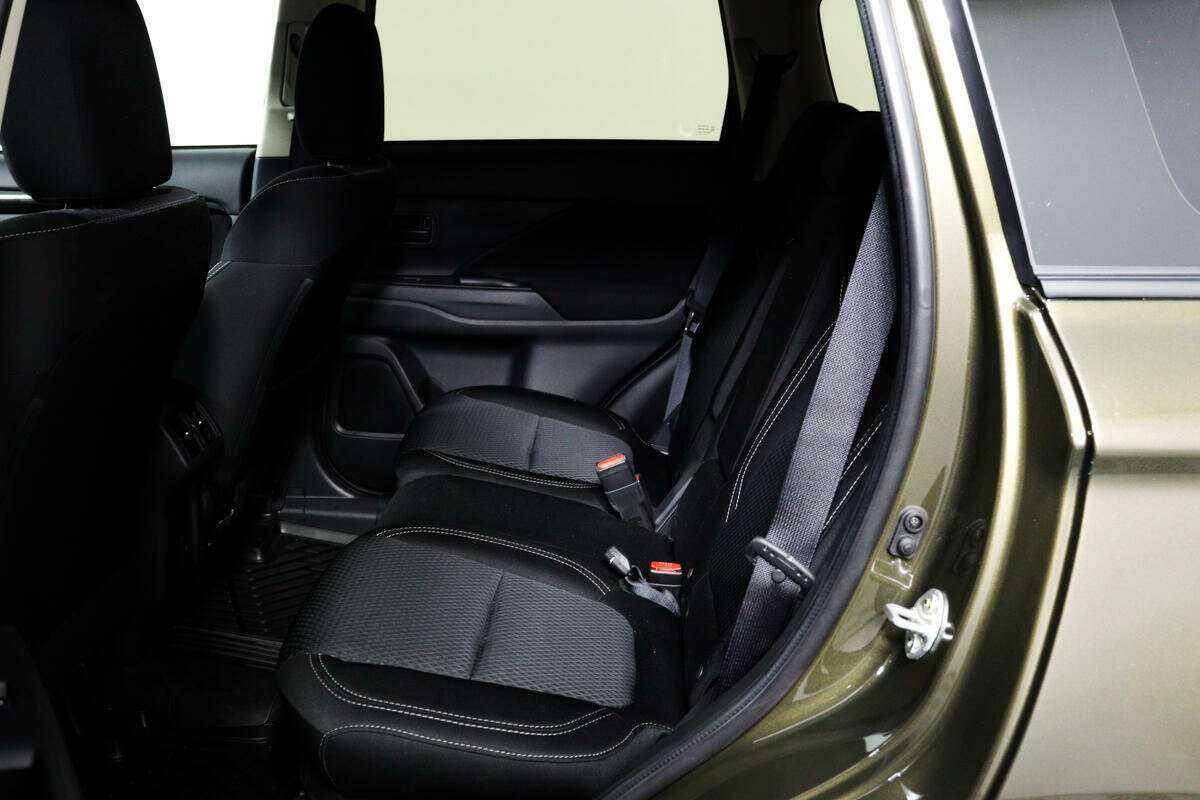 Купить Mitsubishi Outlander с пробегом. Фото: #11