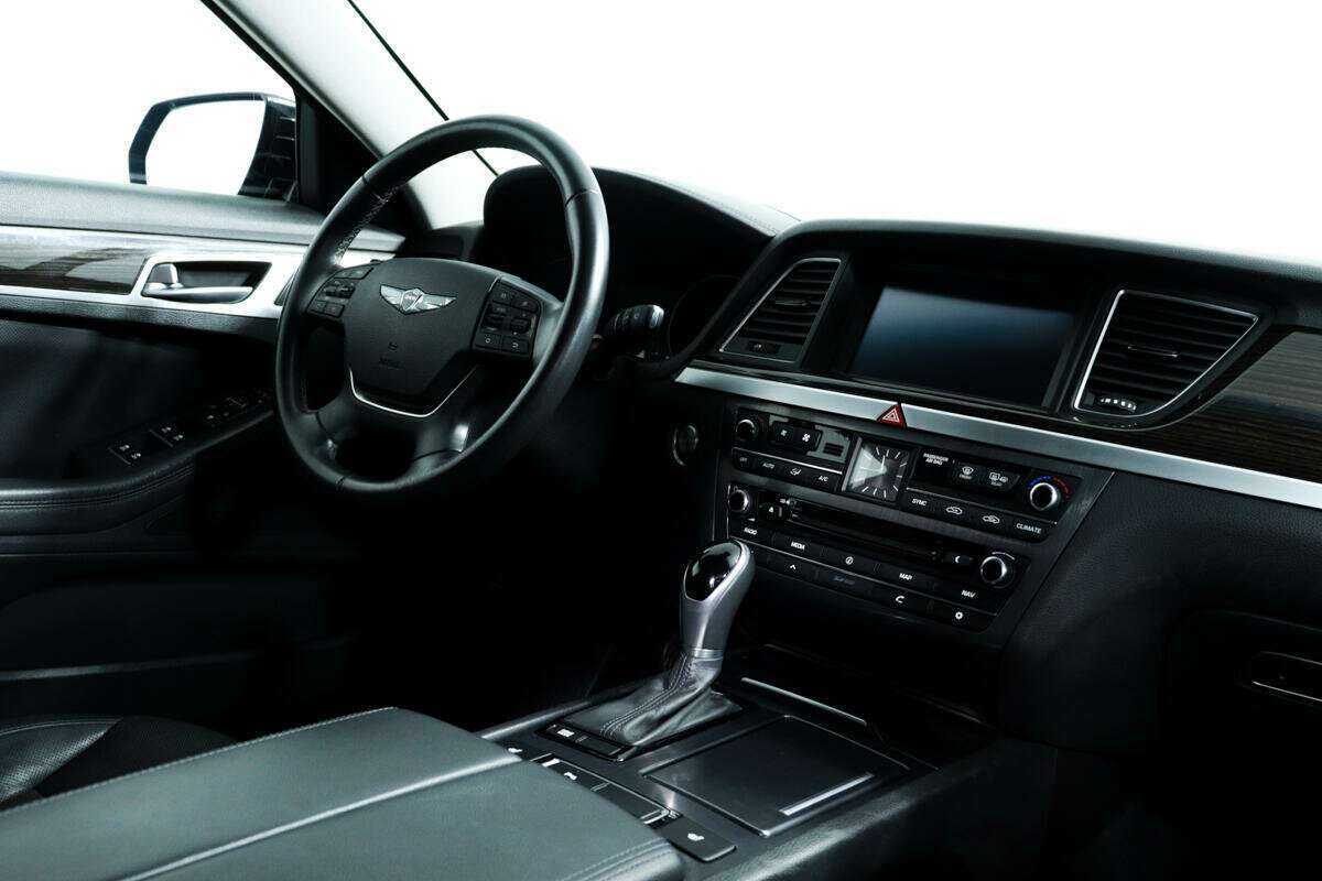 Купить Hyundai Genesis с пробегом. Фото: #8