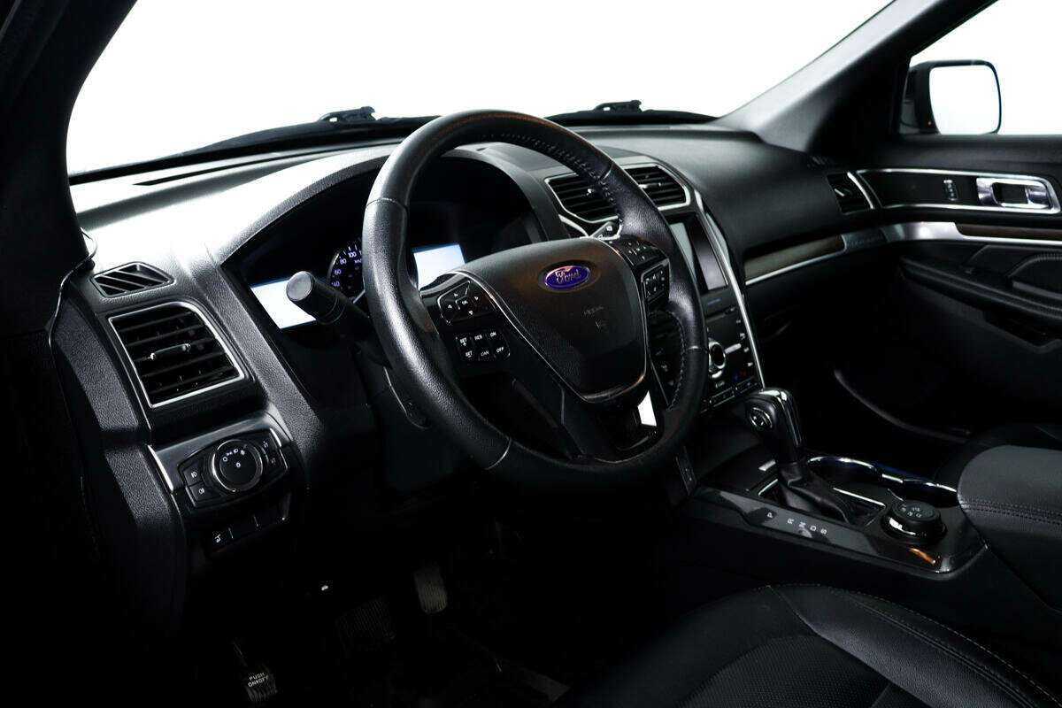 Купить Ford Explorer с пробегом. Фото: #12