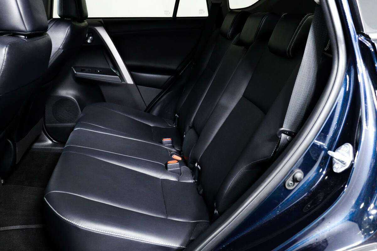 Купить Toyota RAV4 с пробегом. Фото: #11