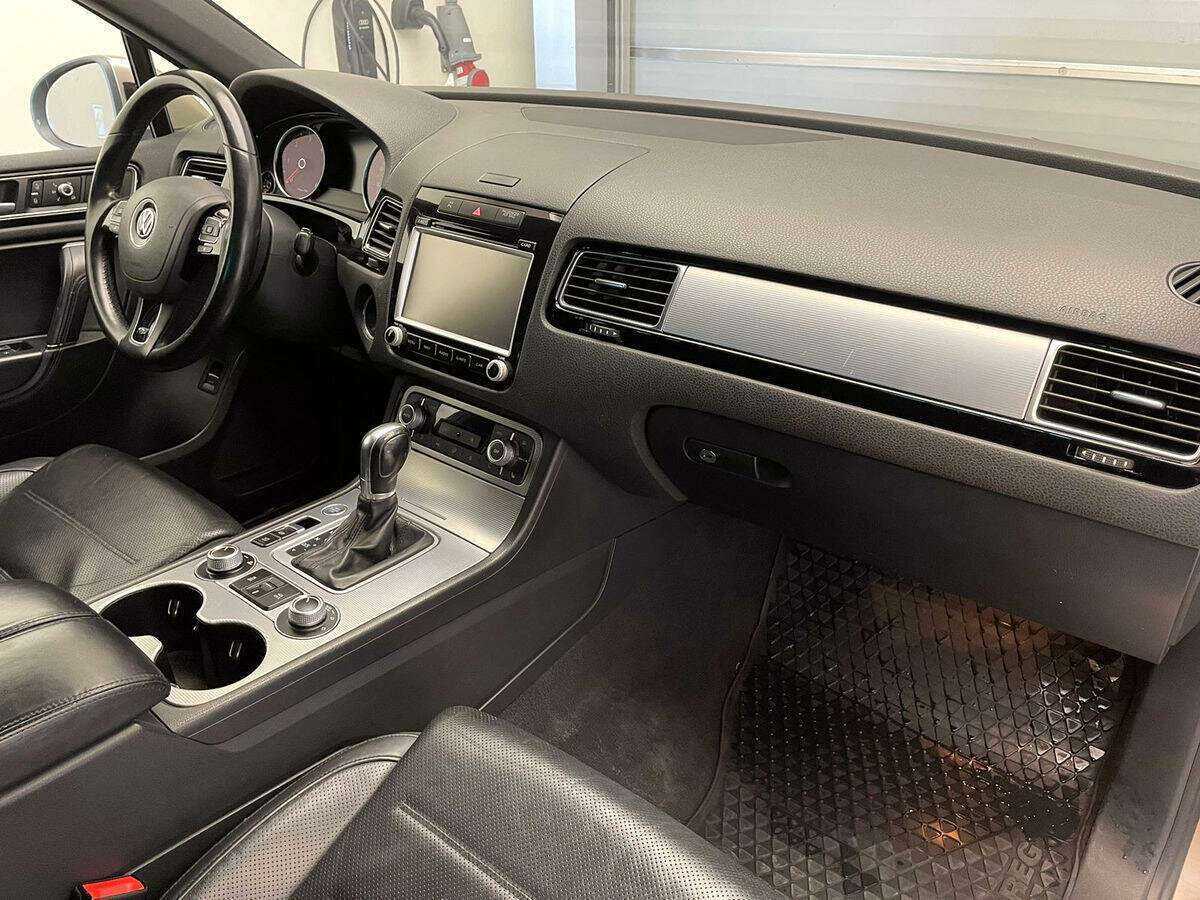 Купить Volkswagen Touareg с пробегом. Фото: #5