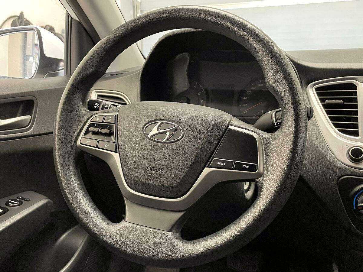 Купить Hyundai Solaris с пробегом. Фото: #9