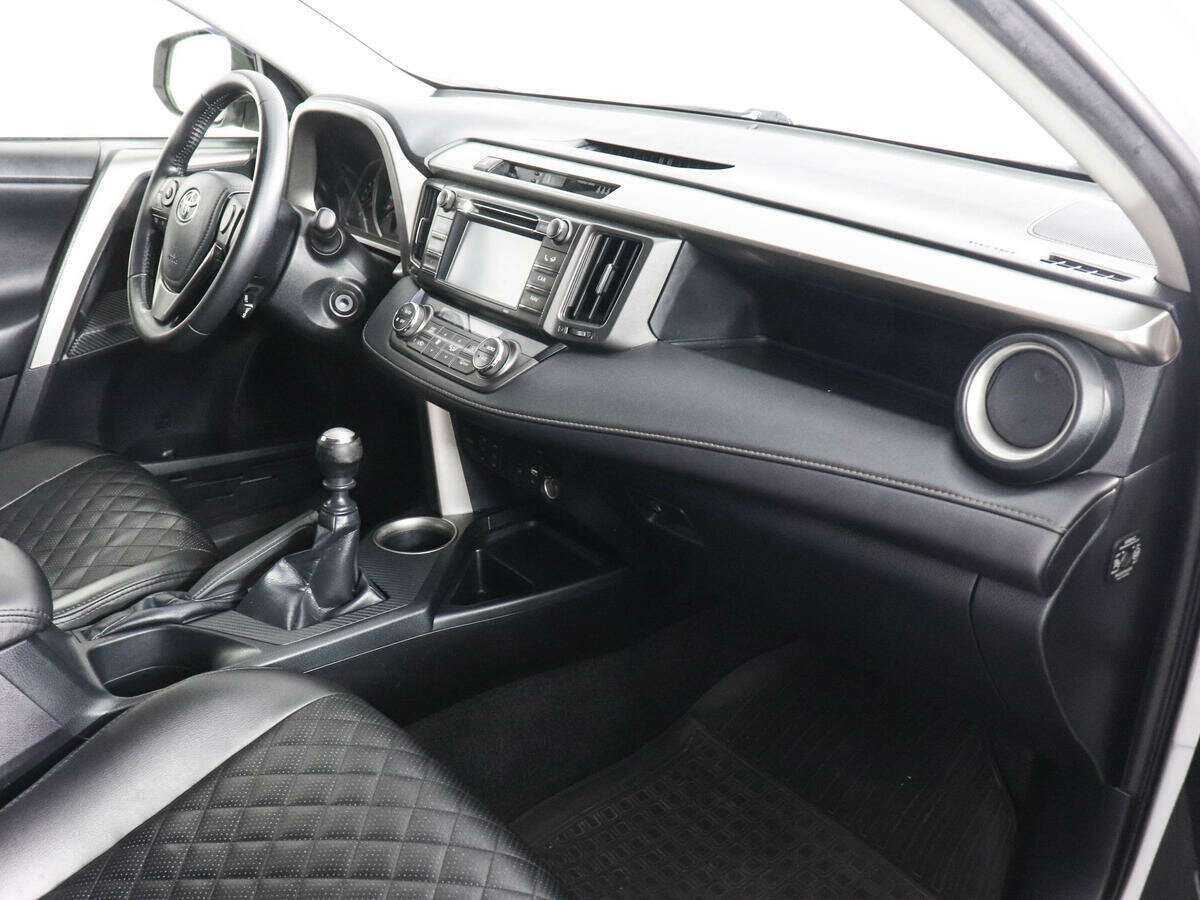 Купить Toyota RAV4 с пробегом. Фото: #9