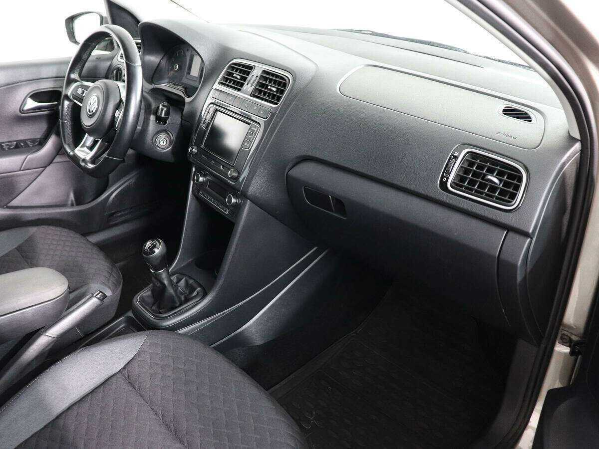 Купить Volkswagen Polo с пробегом. Фото: #8