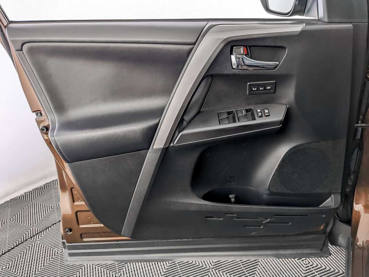Купить Toyota RAV4 с пробегом. Фото: #14