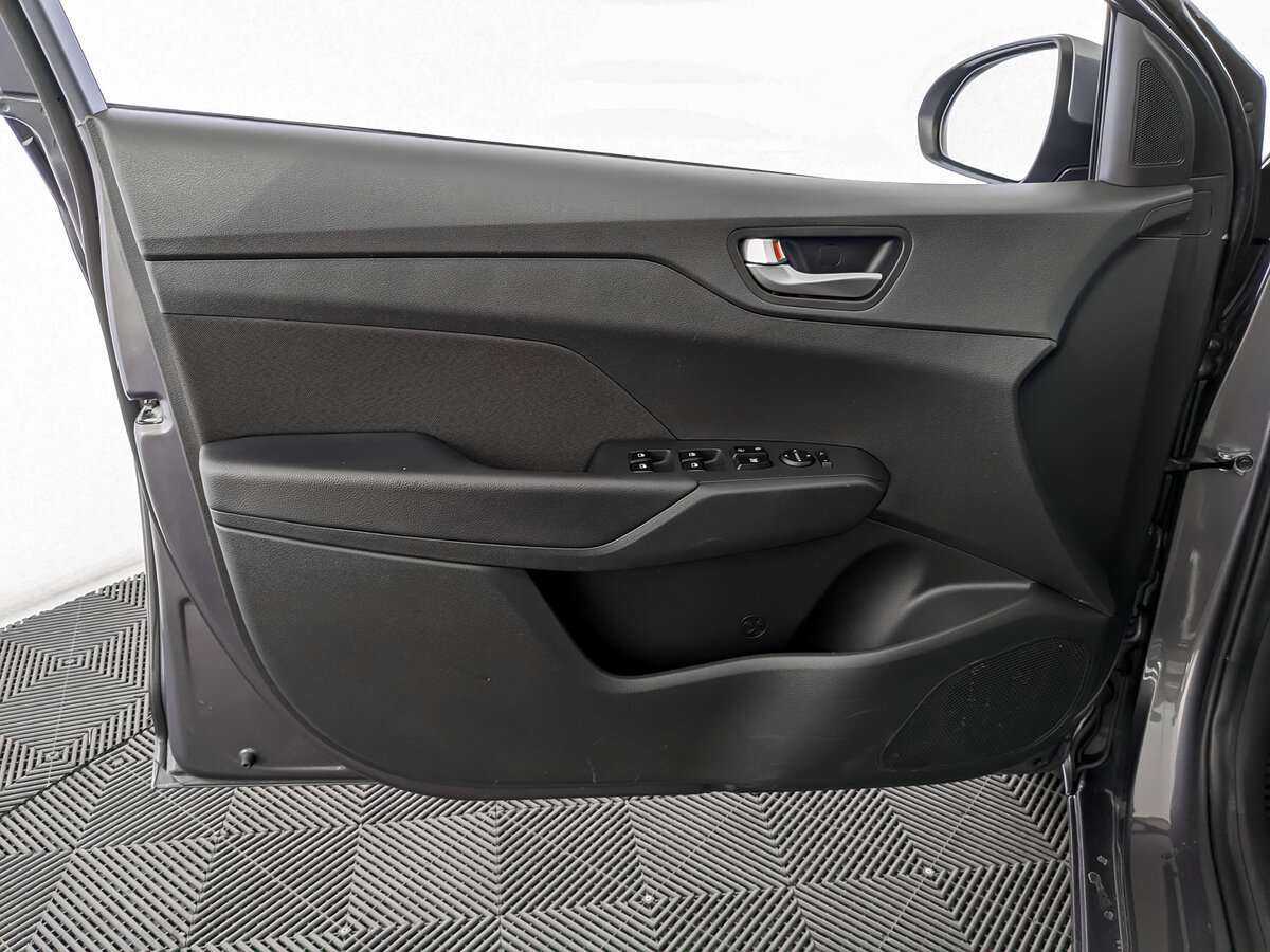 Купить Hyundai Solaris с пробегом. Фото: #13