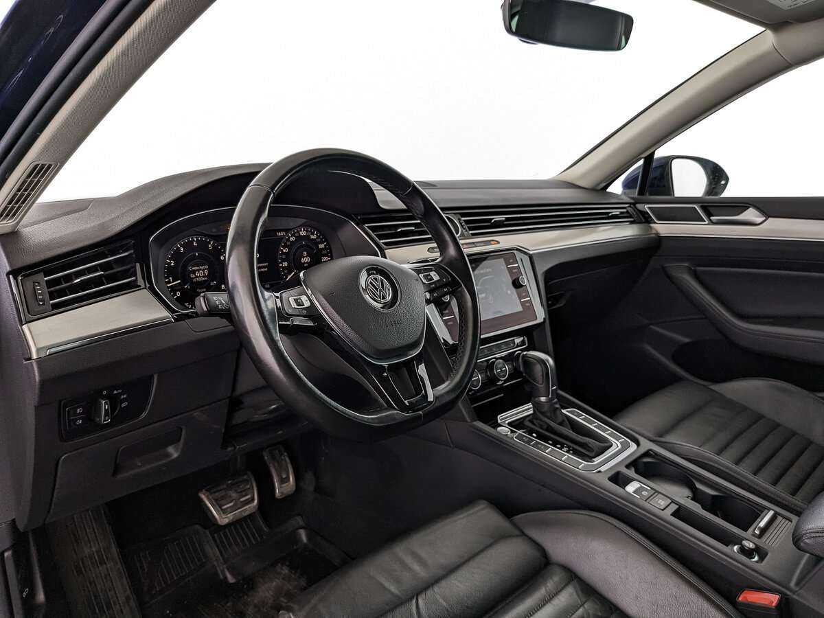 Купить Volkswagen Passat с пробегом. Фото: #10