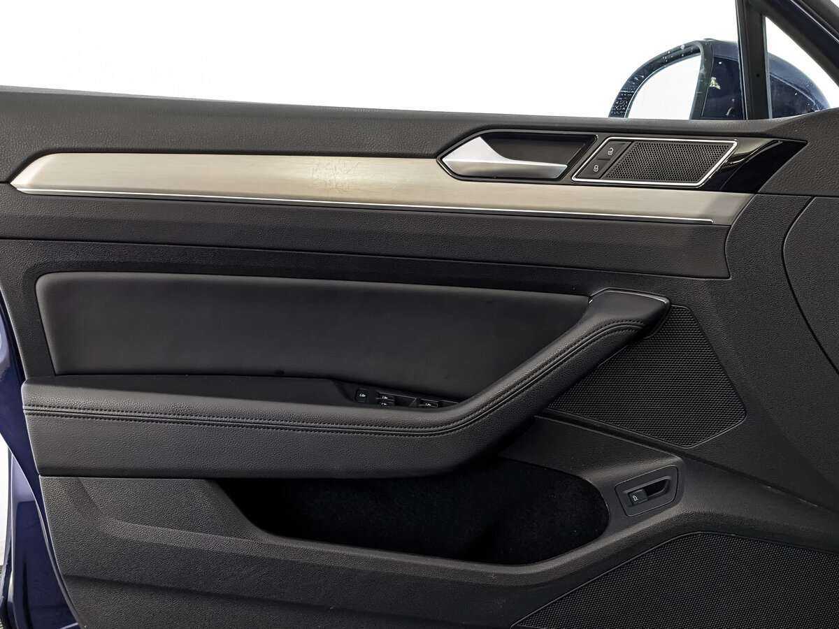 Купить Volkswagen Passat с пробегом. Фото: #14