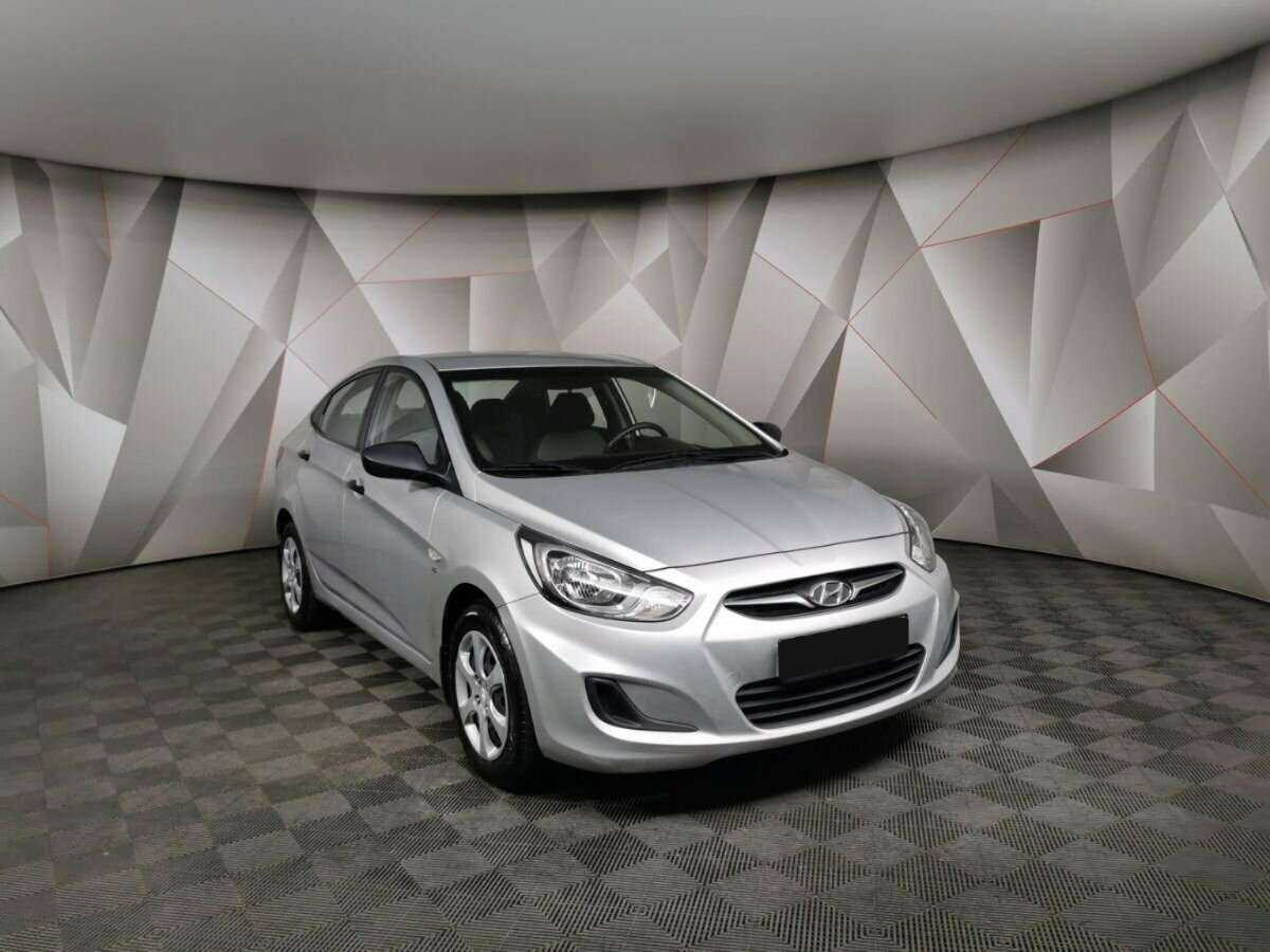 Купить Hyundai Solaris с пробегом. Фото: #2