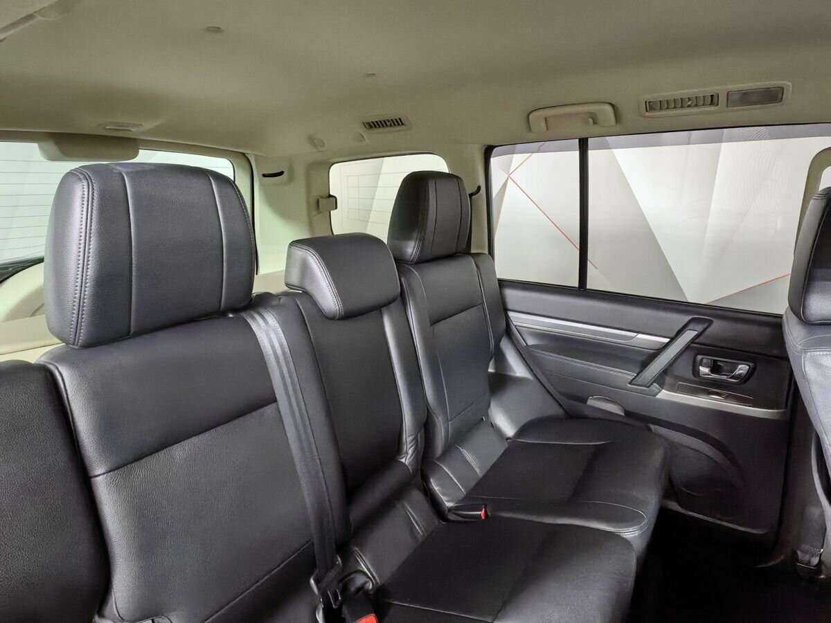 Купить Mitsubishi Pajero с пробегом. Фото: #12